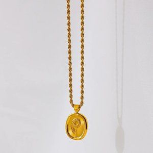 New 18K Gold Plated Oval Sunflower Pendant Necklace
